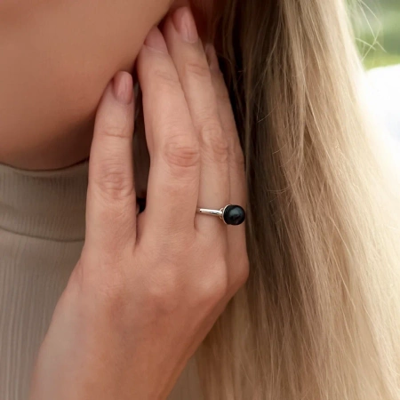 Pierścionek srebrny z czarną perłą