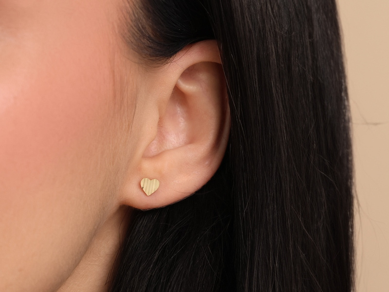 Złote kolczyki serca diamentowane