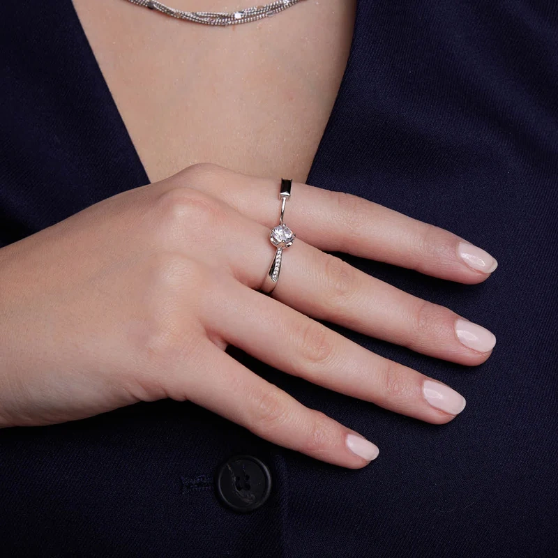 Pierścionek srebrny z cyrkoniami