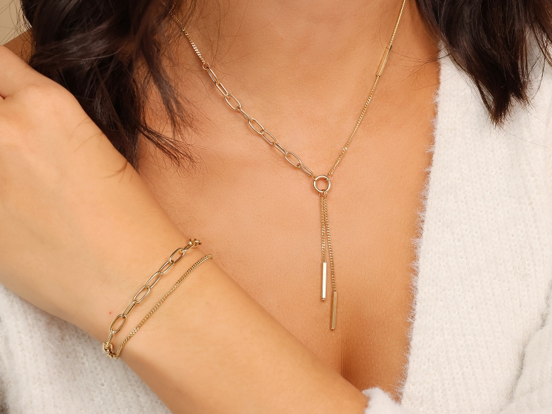 Złoty naszyjnik krawatka