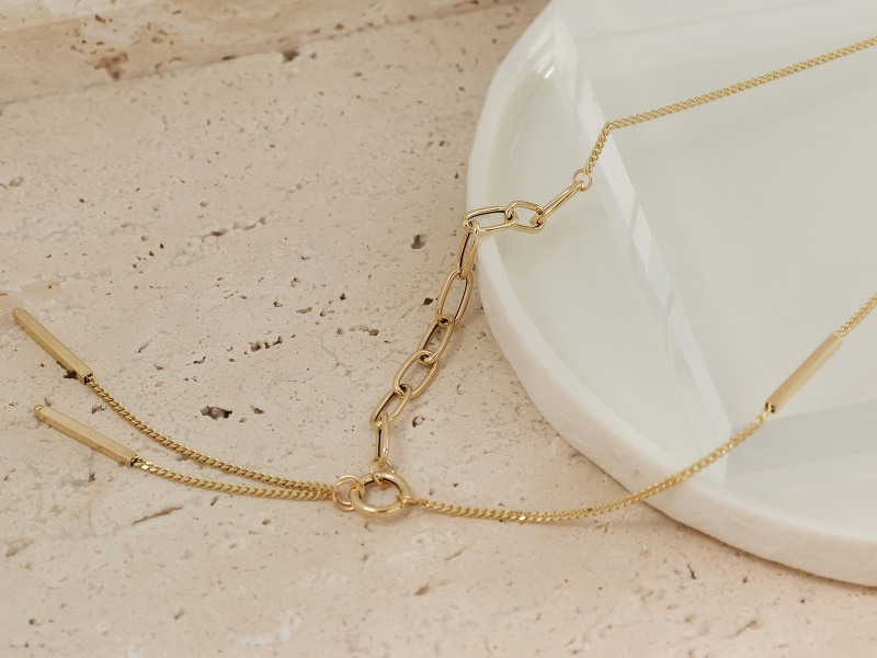 Złoty naszyjnik krawatka