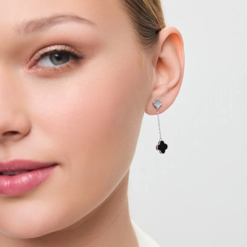 Kolczyki srebrne koniczynki z onyksem i masą perłową