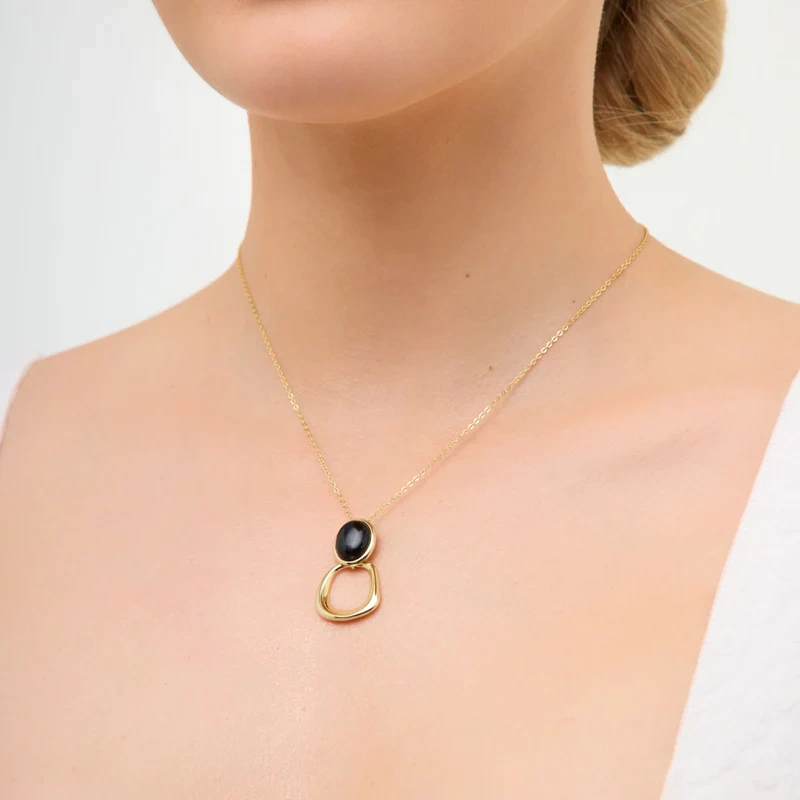 Naszyjnik pozłacany z onyksem