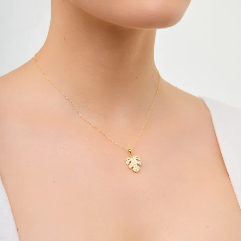 Naszyjnik pozłacany z liściem monstery