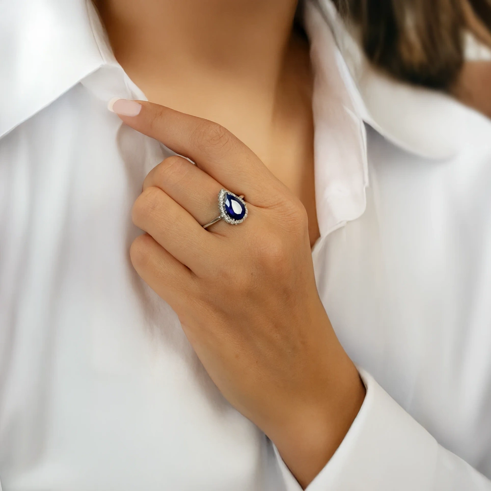 Pierścionek srebrny z szafirową cyrkonią łezka