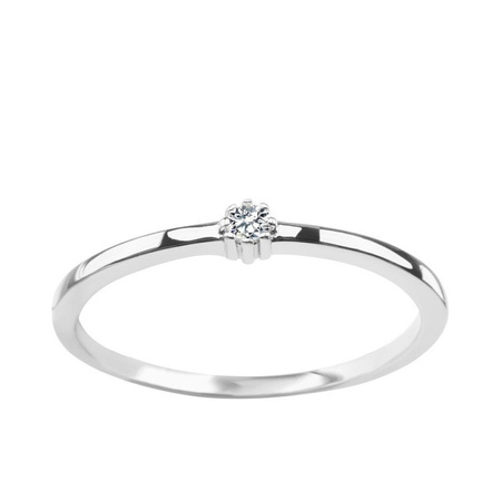 Srebrny pierścionek z cyrkonią