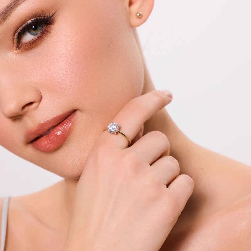 Pierścionek pozłacany z cyrkonią