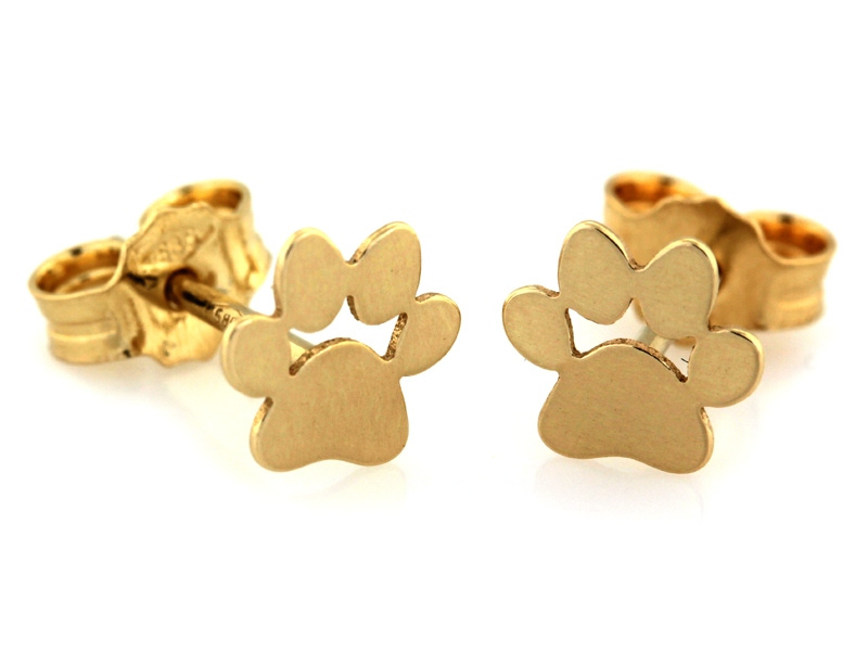 Złote kolczyki łapka psa