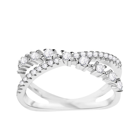 Srebrny pierścionek skrzyżowany z cyrkoniami