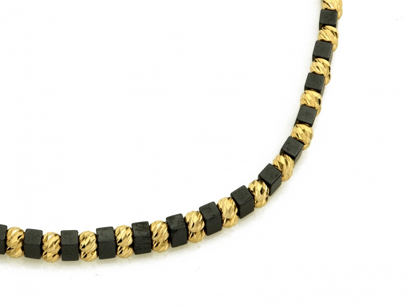 Złota bransoletka z hematytem na czarnym sznurku