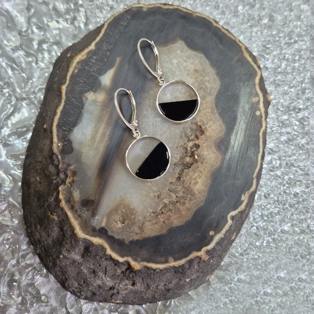 Kolczyki srebrne wiszące kółka z onyksem