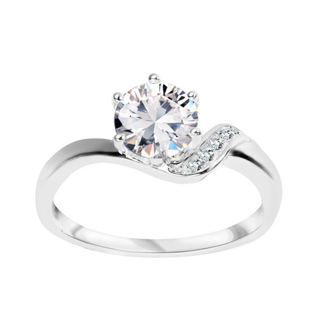 Srebrny pierścionek z cyrkoniami