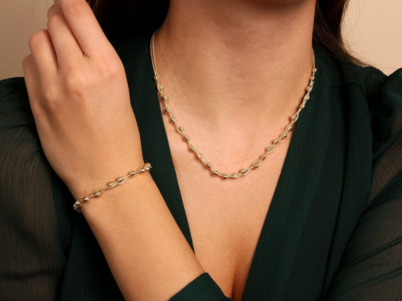 Bransoletka złota z diamentowanymi kuleczkami