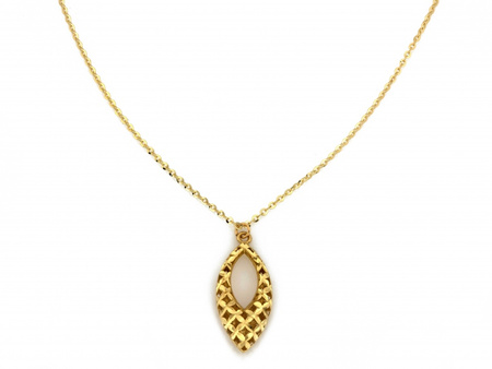 Złoty naszyjnik z ażurową zawieszką