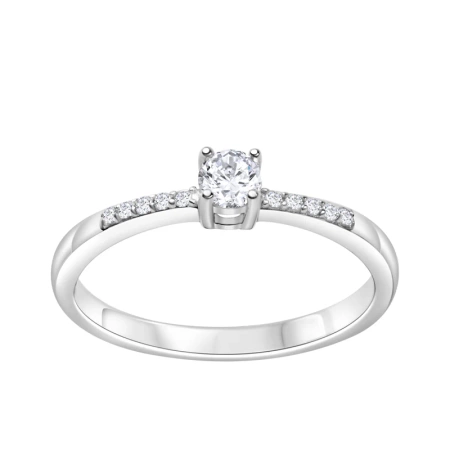 Srebrny pierścionek z cyrkoniami