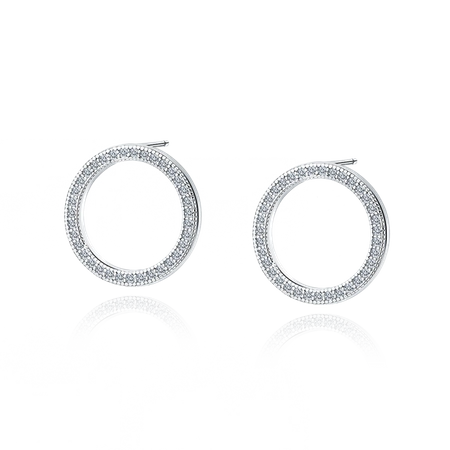 Srebrne kolczyki w kształcie okręgów ozdobione cyrkoniami