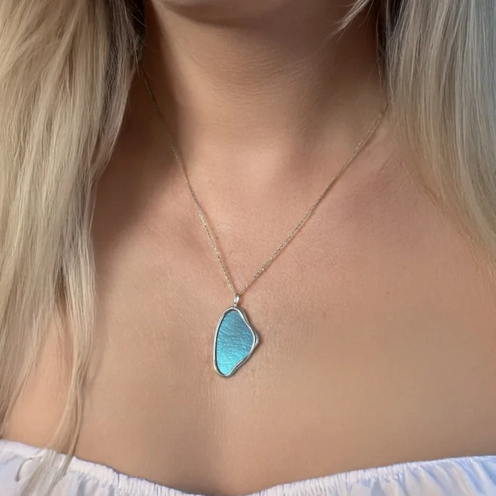 Naszyjnik srebrny z tytanem w kolorze niebiesko zielony