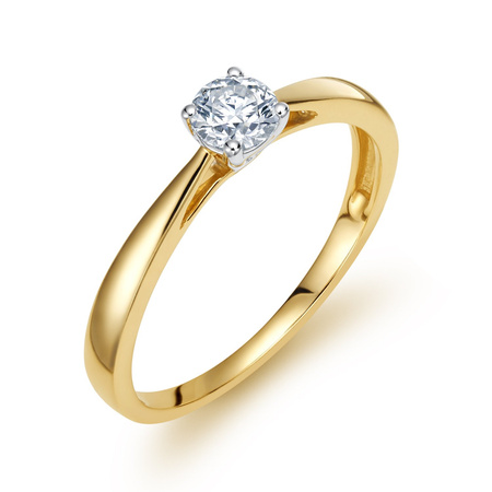 Złoty pierścionek z diamentem