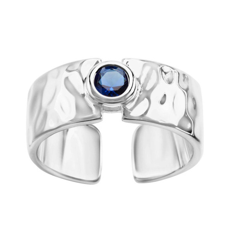 Pierścionek srebrny młotkowany z cyrkonią