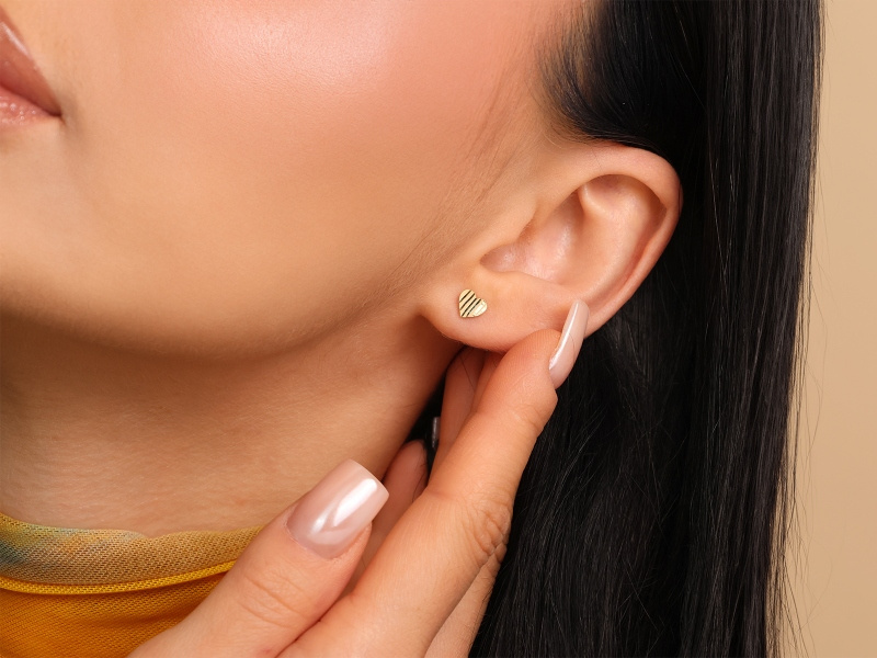 Złote kolczyki serca diamentowane