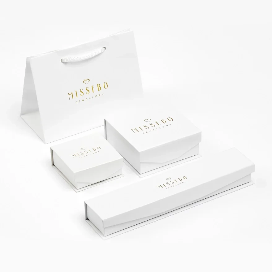 Złota bransoletka z Onyksami na czarnym sznurku