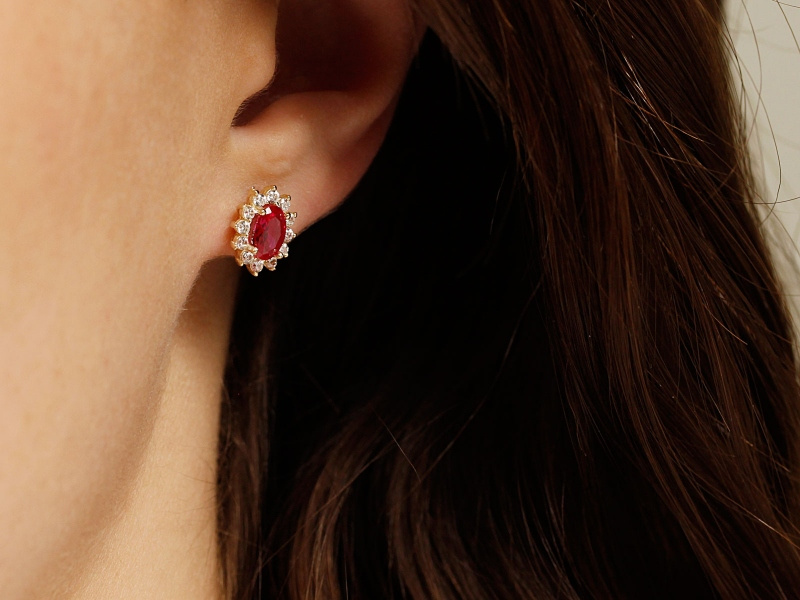 Złote kolczyki karmazycja z rubinową cyrkonią