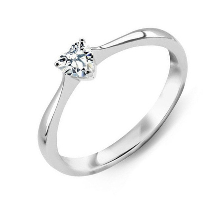 Srebrny pierścionek z cyrkonią w kształcie serca