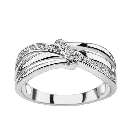 Srebrny pierścionek przeplatany z cyrkoniami