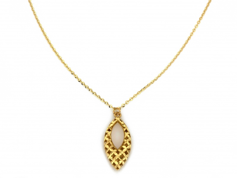 Złoty naszyjnik z ażurową zawieszką