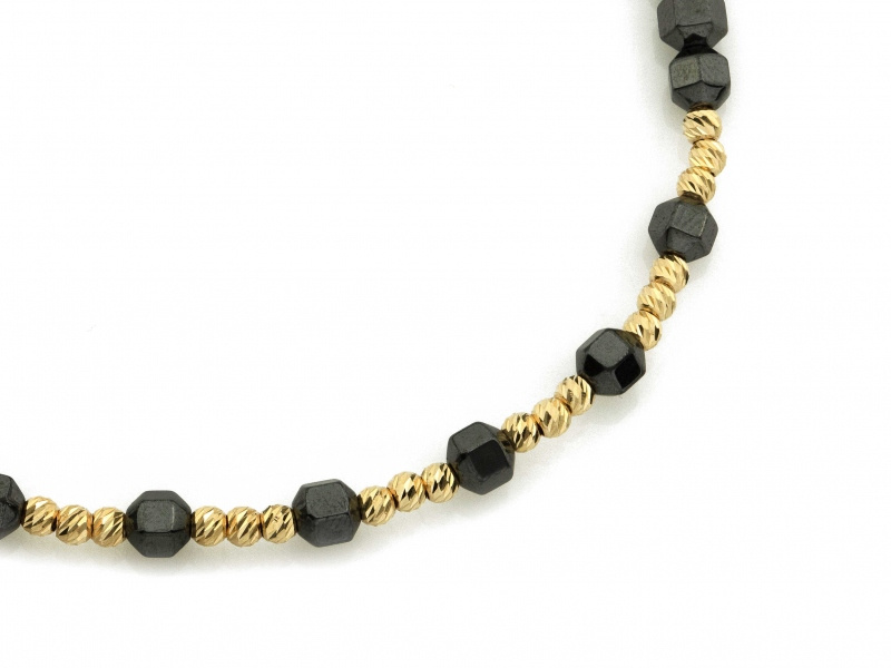 Złota bransoletka z hematytem na czarnym sznurku