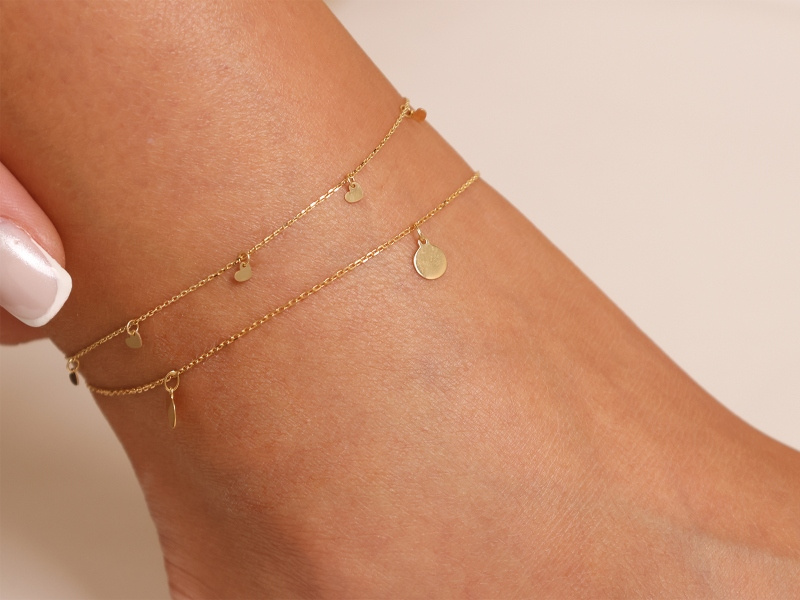 Bransoletka złota na nogę z serduszkami