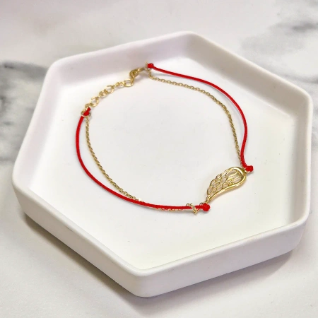 Bransoletka pozłacana skrzydło czerwony sznurek