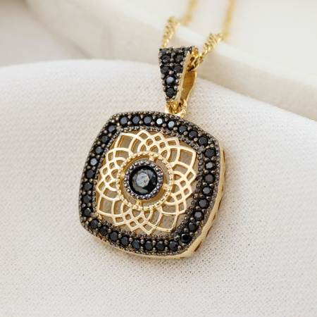 Złota zawieszka z czarnymi cyrkoniami