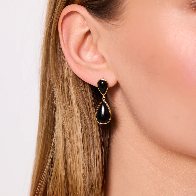 Kolczyki pozłacane wiszące z onyksem